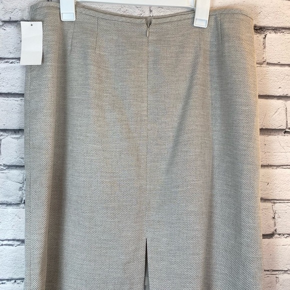 Tahari Pencil Skirt - Picture 4 of 8